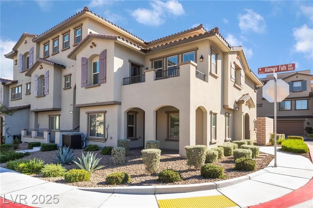 Property Photo:  165 Petaluma Valley Drive  NV 89138 