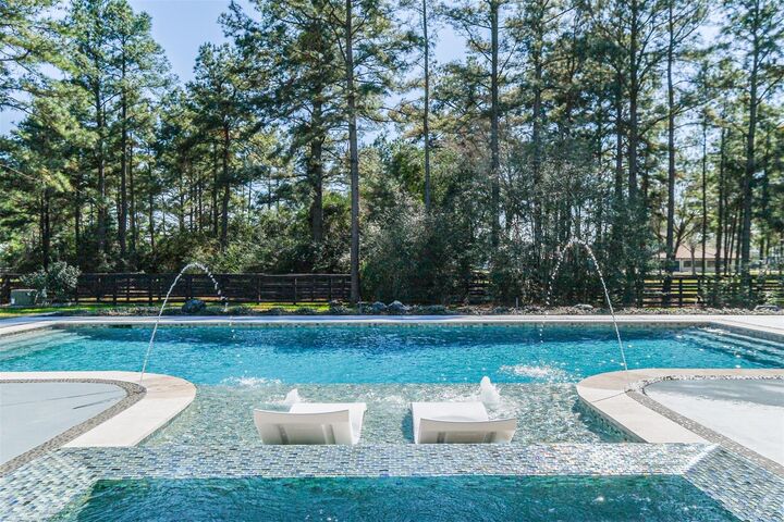 Property Photo:  28 Royal King Road  TX 77377 