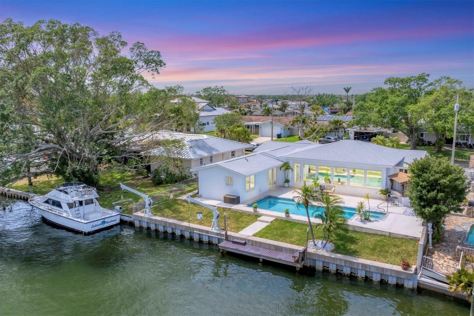 Property Photo: 3941 14th Lane NE FL 33703