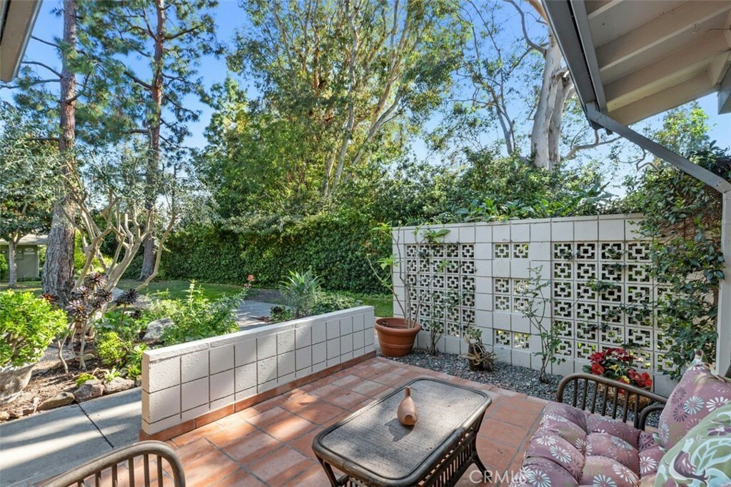 Property Photo: 198 Avenida Majorca CA 92637