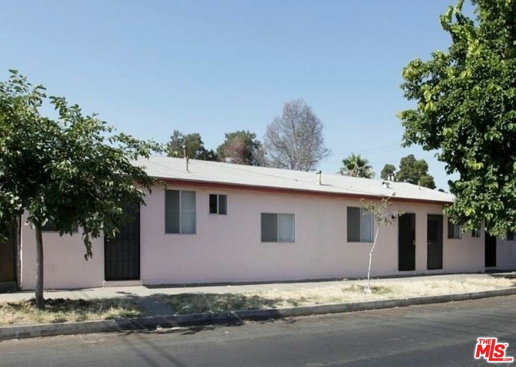 Property Photo: 11720 Hart Street CA 91605