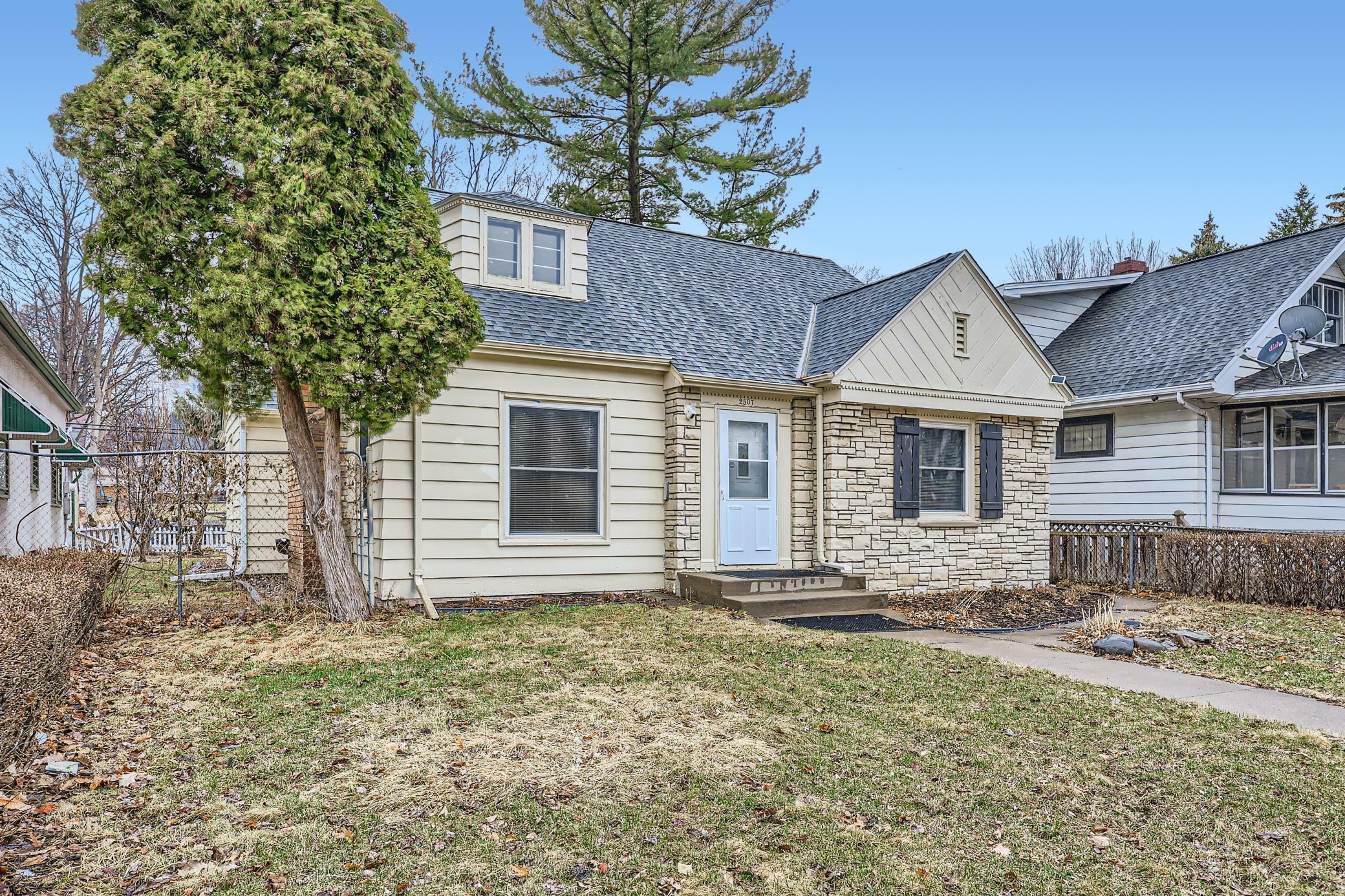 Property Photo: 2507 Sheridan Avenue N MN 55411