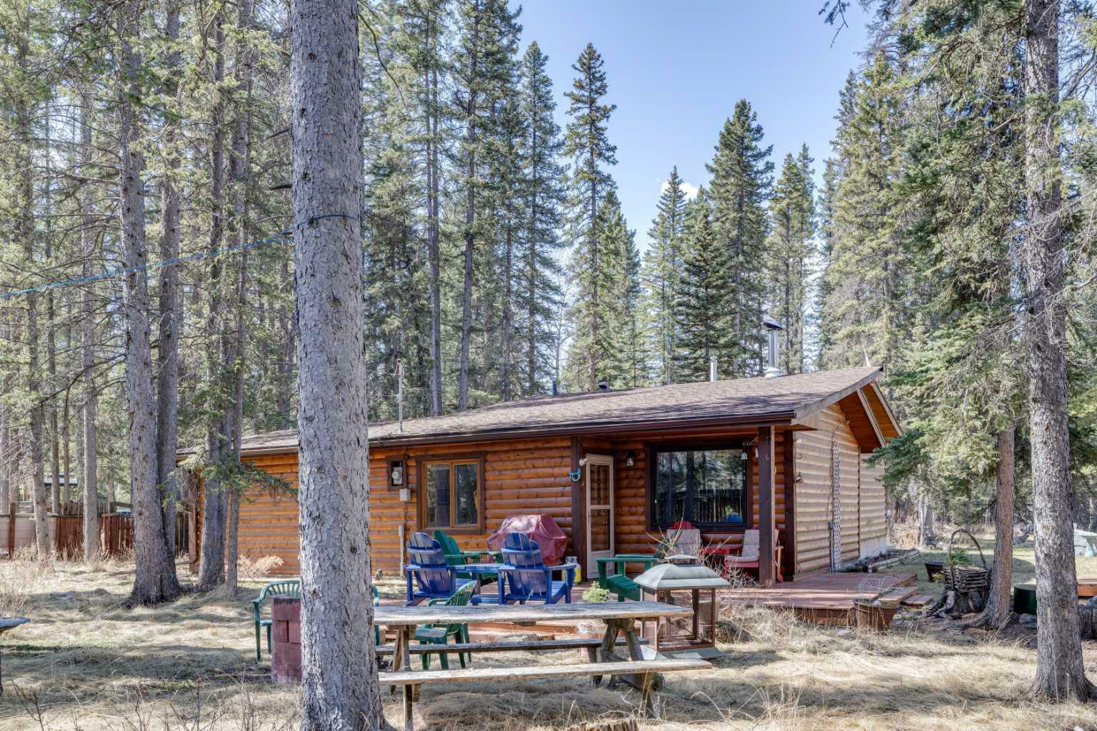 Property Photo: 12 White Crescent AB T0L 0K0