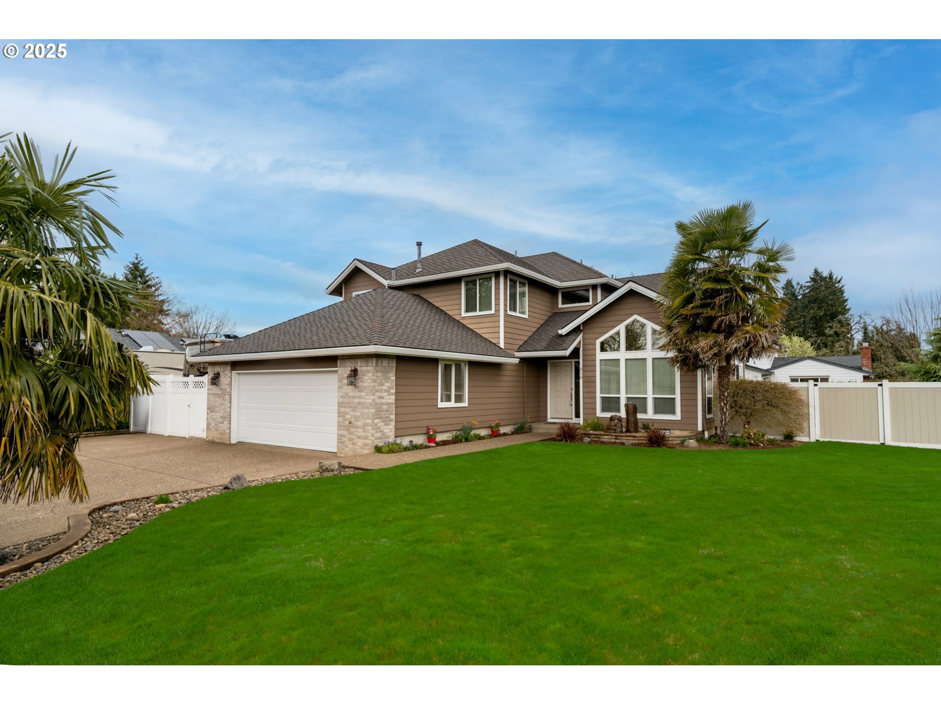 Property Photo: 318 NE 16th Ave OR 97124