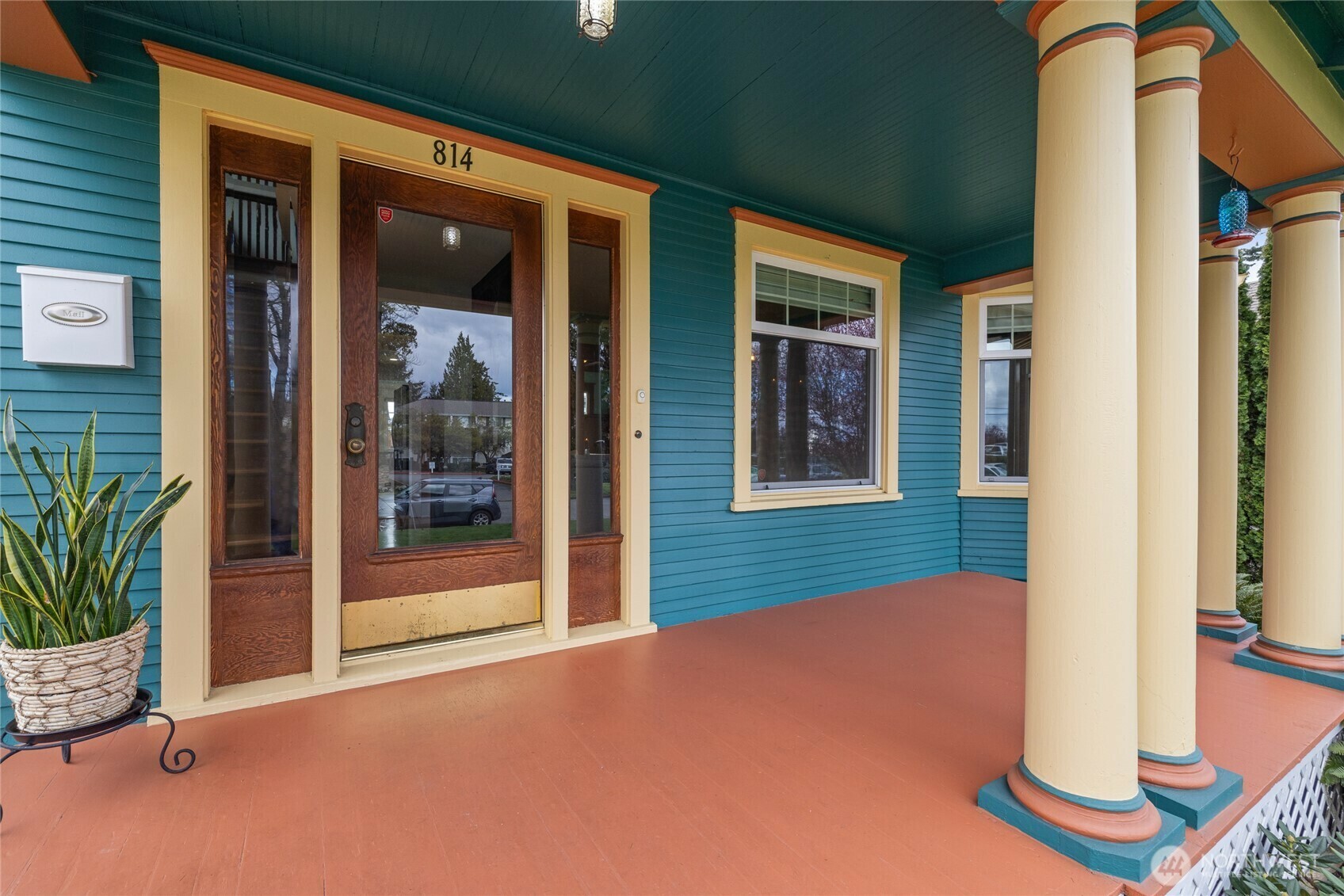 Property Photo: 814 E Wright Ave WA 98404