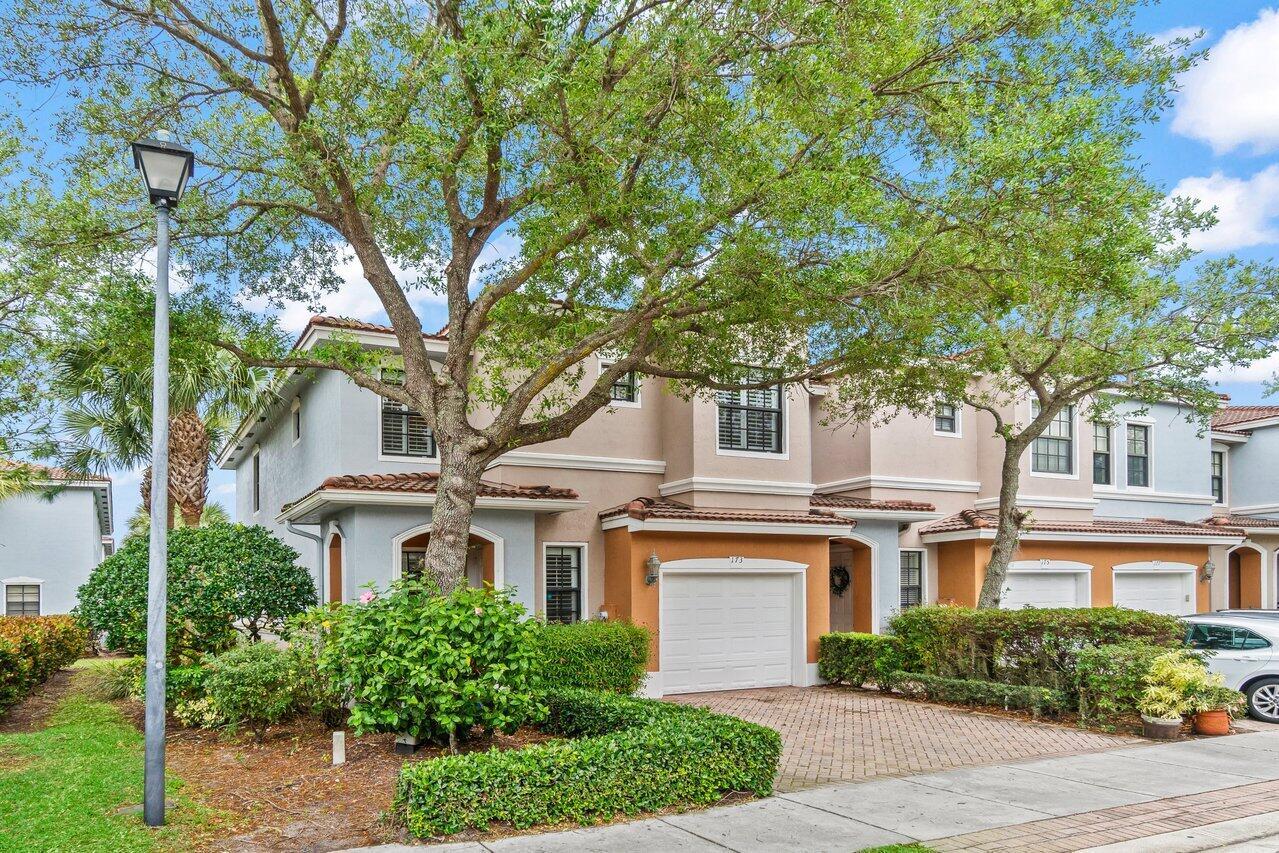 Property Photo: 173 W Astor Circle FL 33484