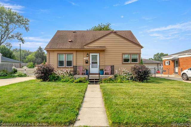 Property Photo: 31225 Balmoral Street MI 48135