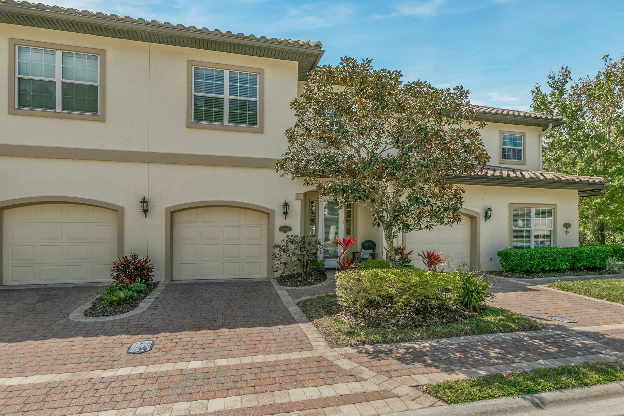 Property Photo: 121 Grand Ravine Dr FL 32086