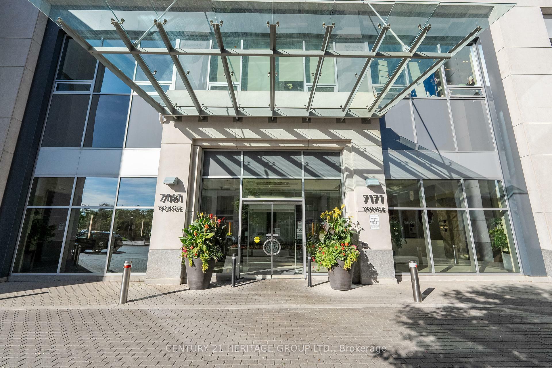 Property Photo: 7171 Yonge Street 306 ON L3T 0C5