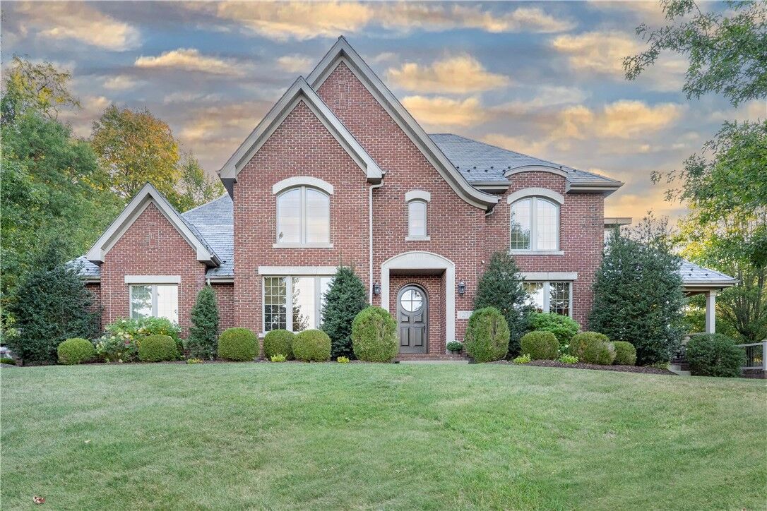 Property Photo: 1271 Redfern Dr PA 15241