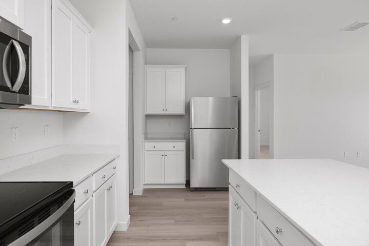 Property Photo:  816 Chatham Lane  CA 95363 