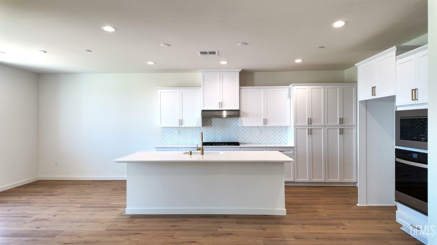 Property Photo: 12700 Kinnick Court CA 93312