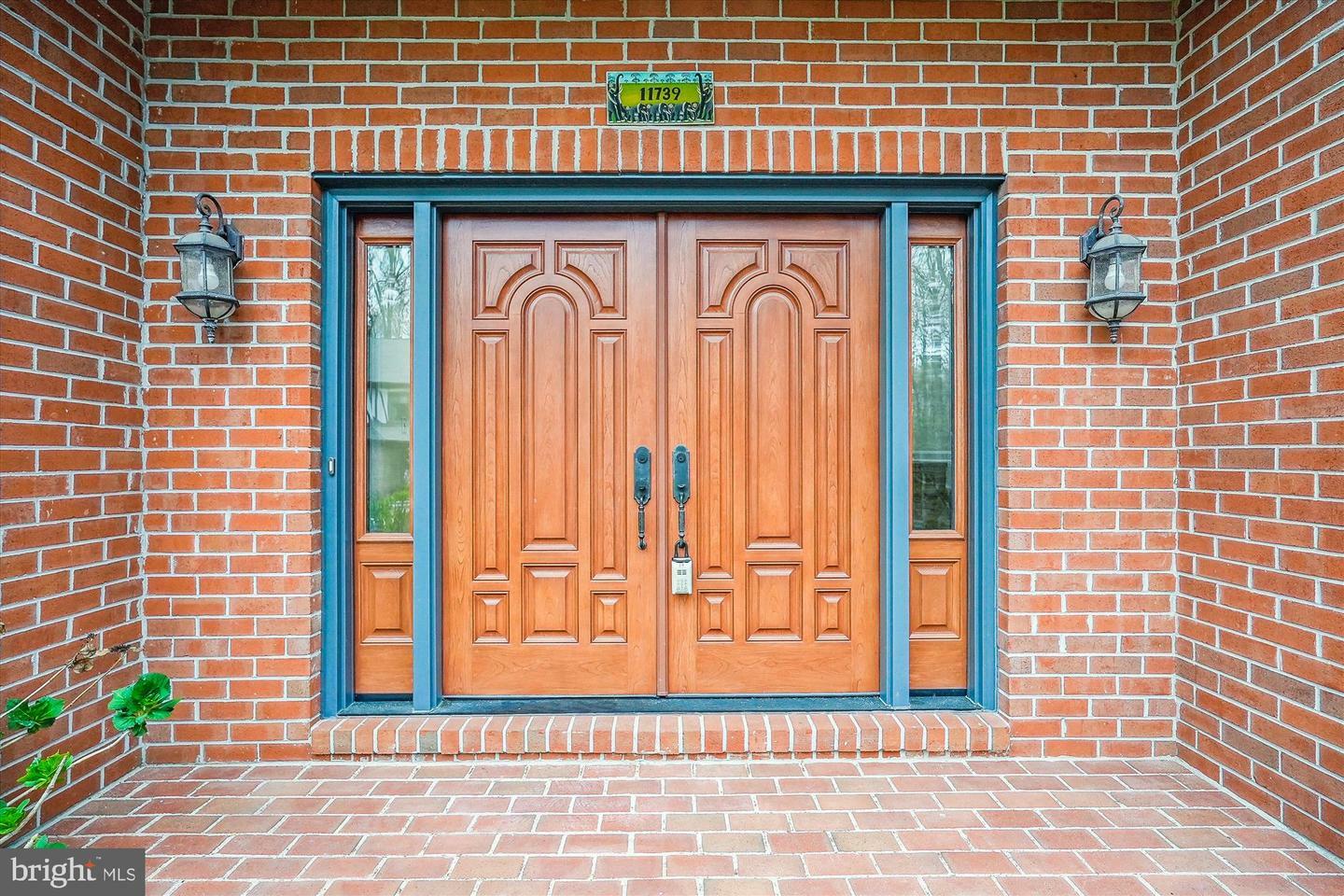 Property Photo: 11739 Flemish Mill Court VA 22124