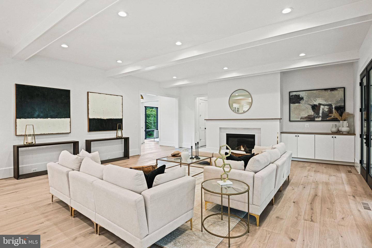 Property Photo: 3946 N Dumbarton Street VA 22101