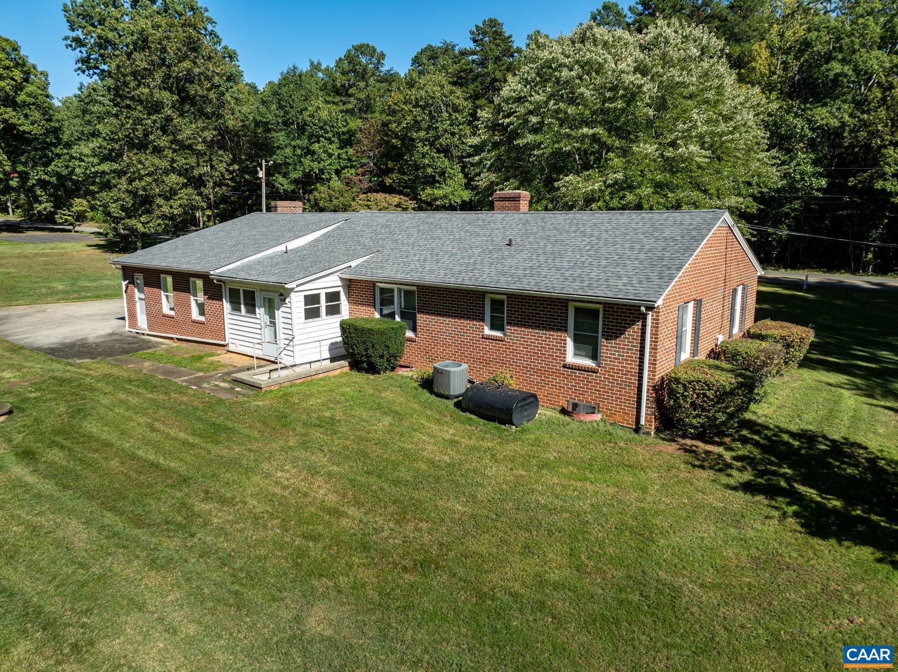 Property Photo: 1040 Advance Mills Rd VA 22968