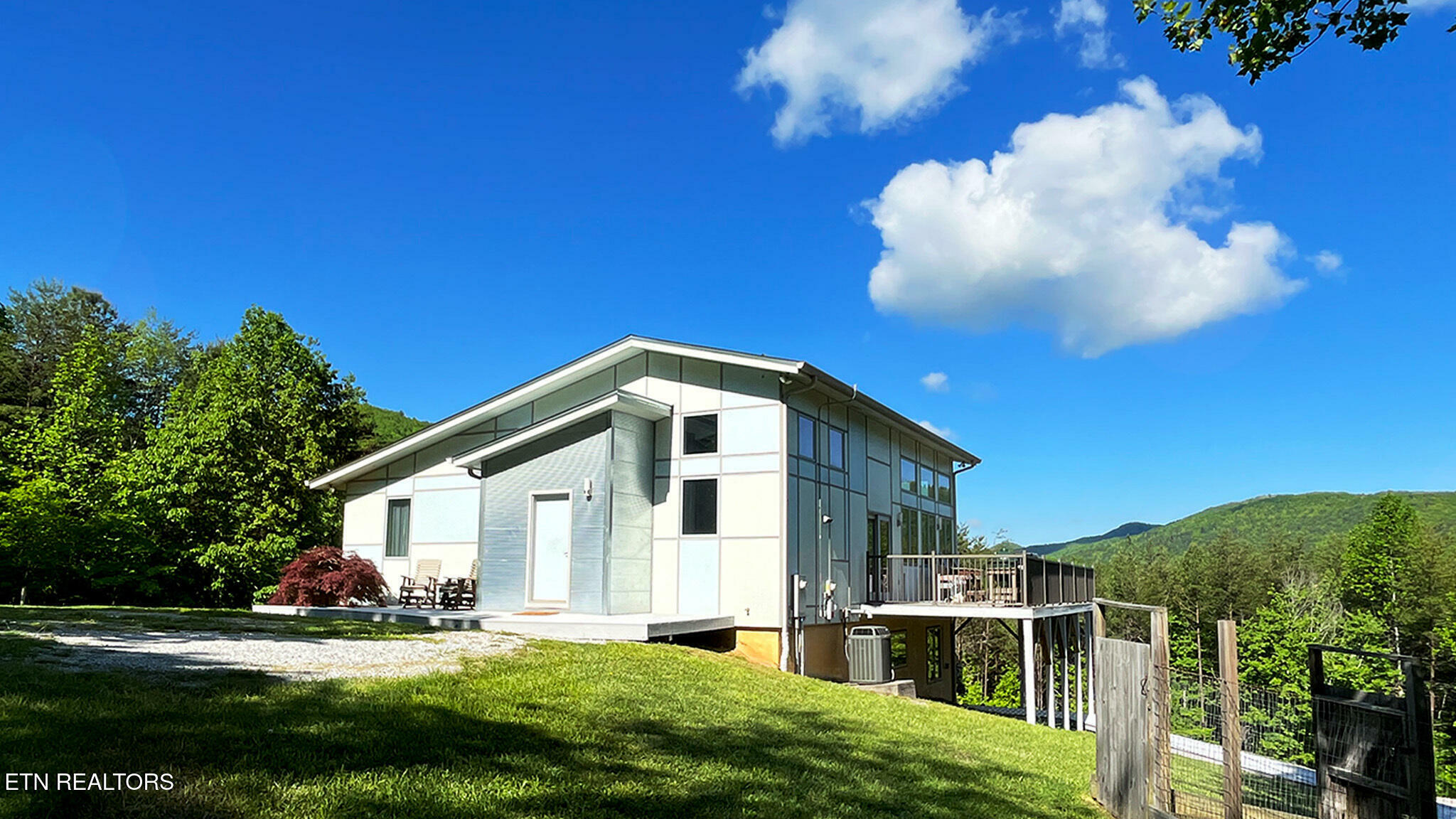 Property Photo: 1098 Paint Mountain Rd TN 37743