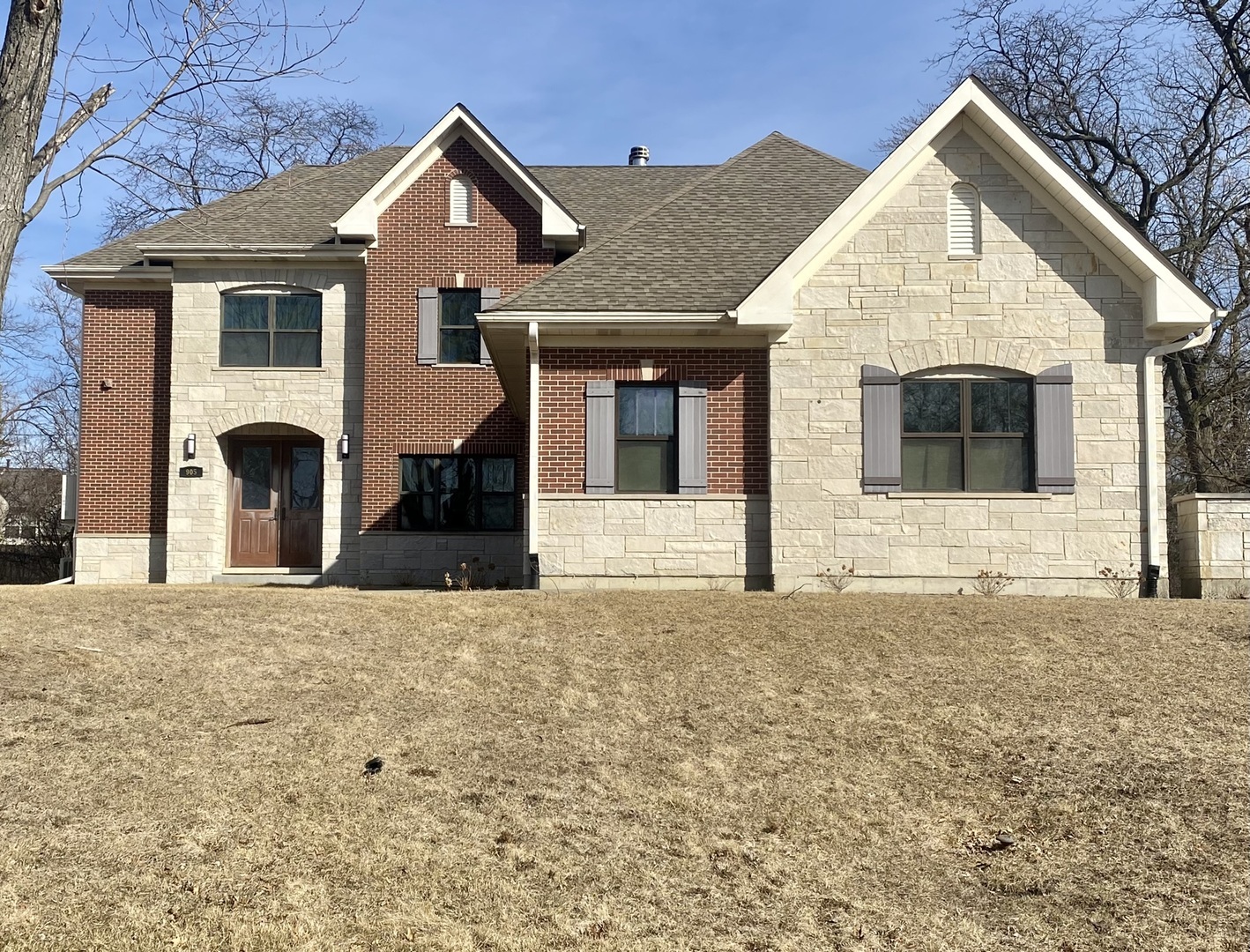 Property Photo: 905 Basswood Street IL 60169