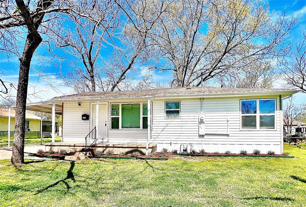 Property Photo:  309 E State Street  TX 76642 