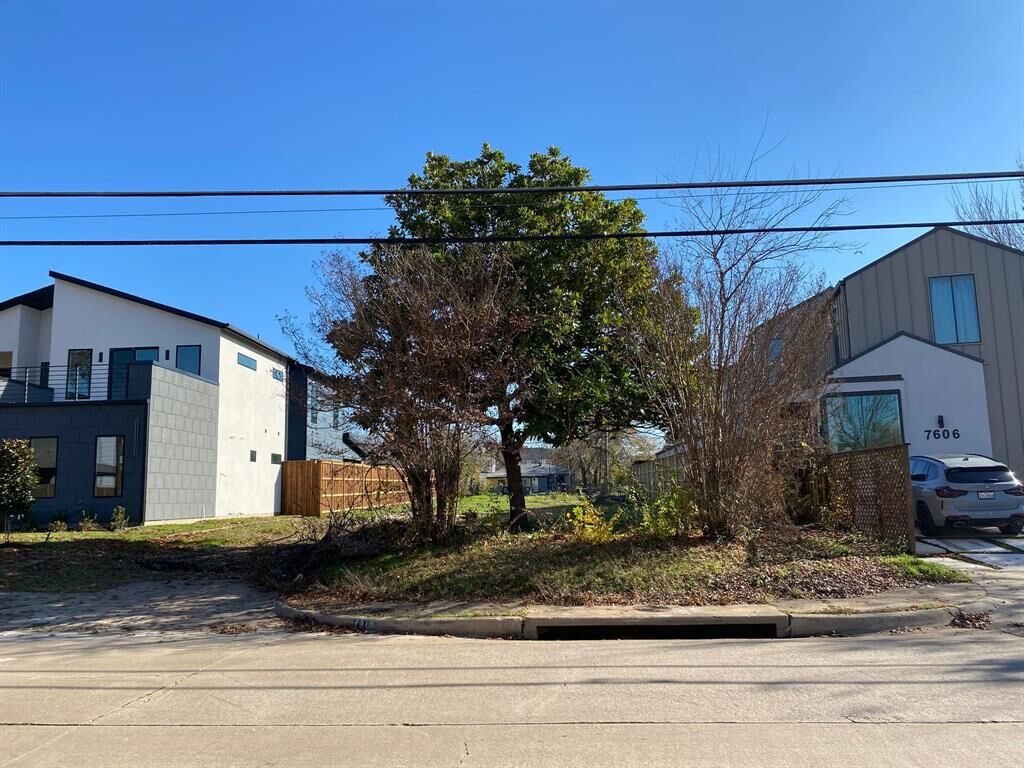Property Photo: 7610 Roper Street TX 75209