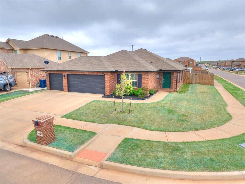 Property Photo: 2521 Austin Glen Court OK 73099