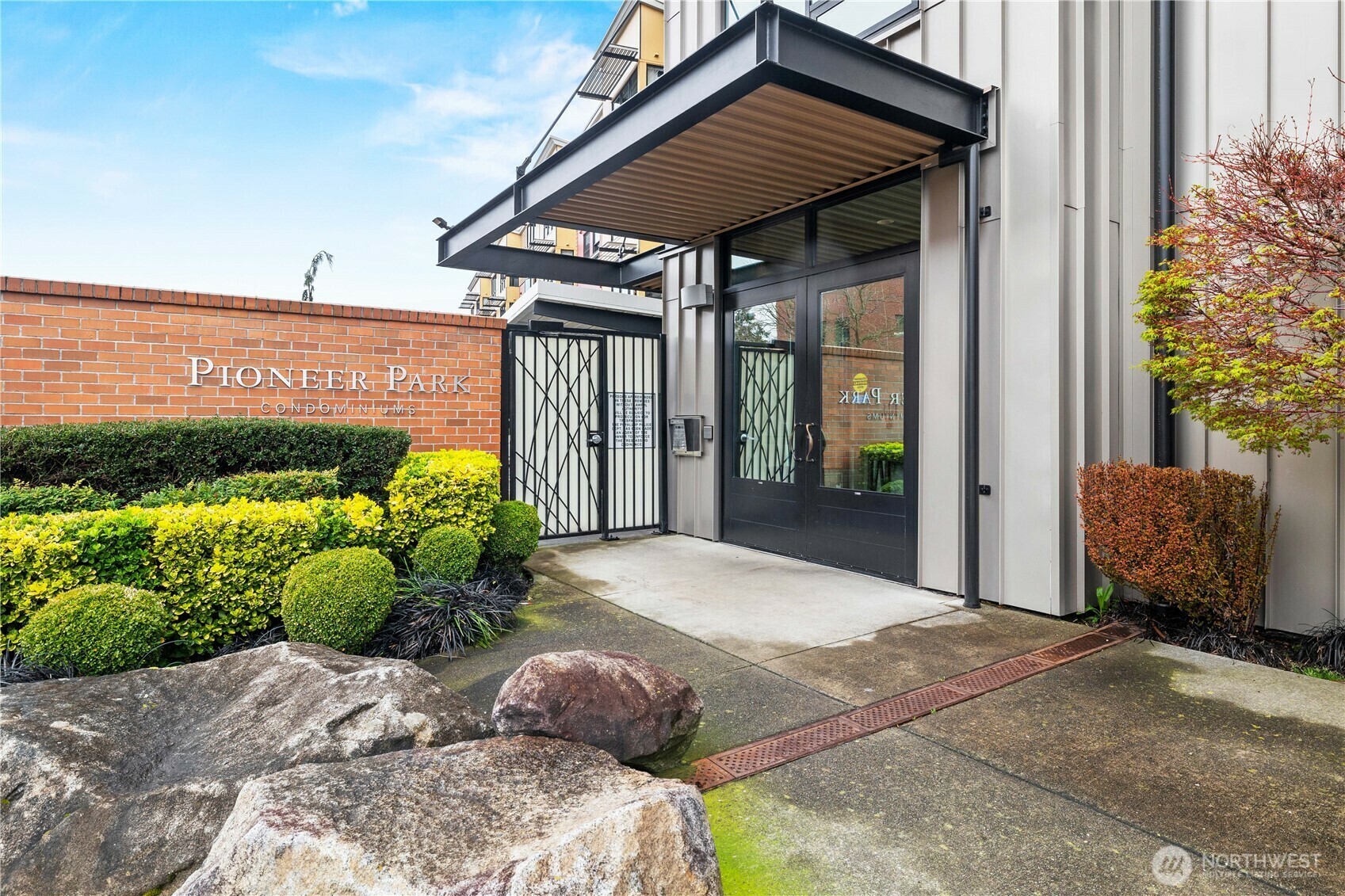 Property Photo:  210 W Pioneer Avenue 315  WA 98371 