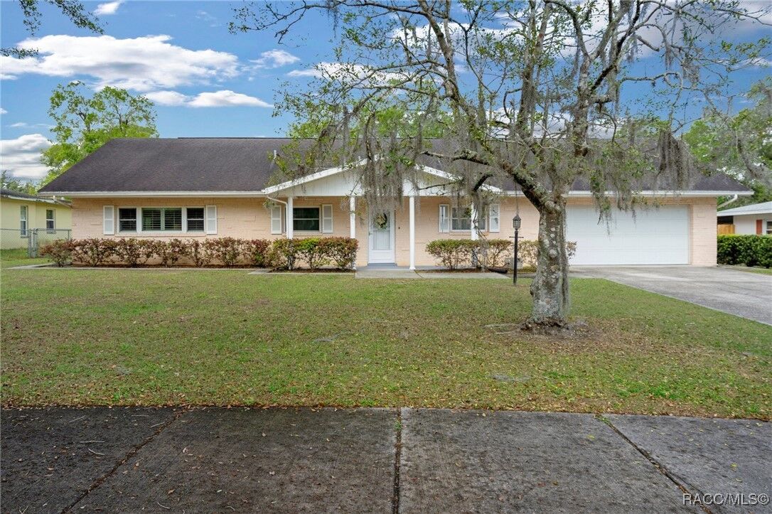 Property Photo: 329 Camellia Avenue FL 34452
