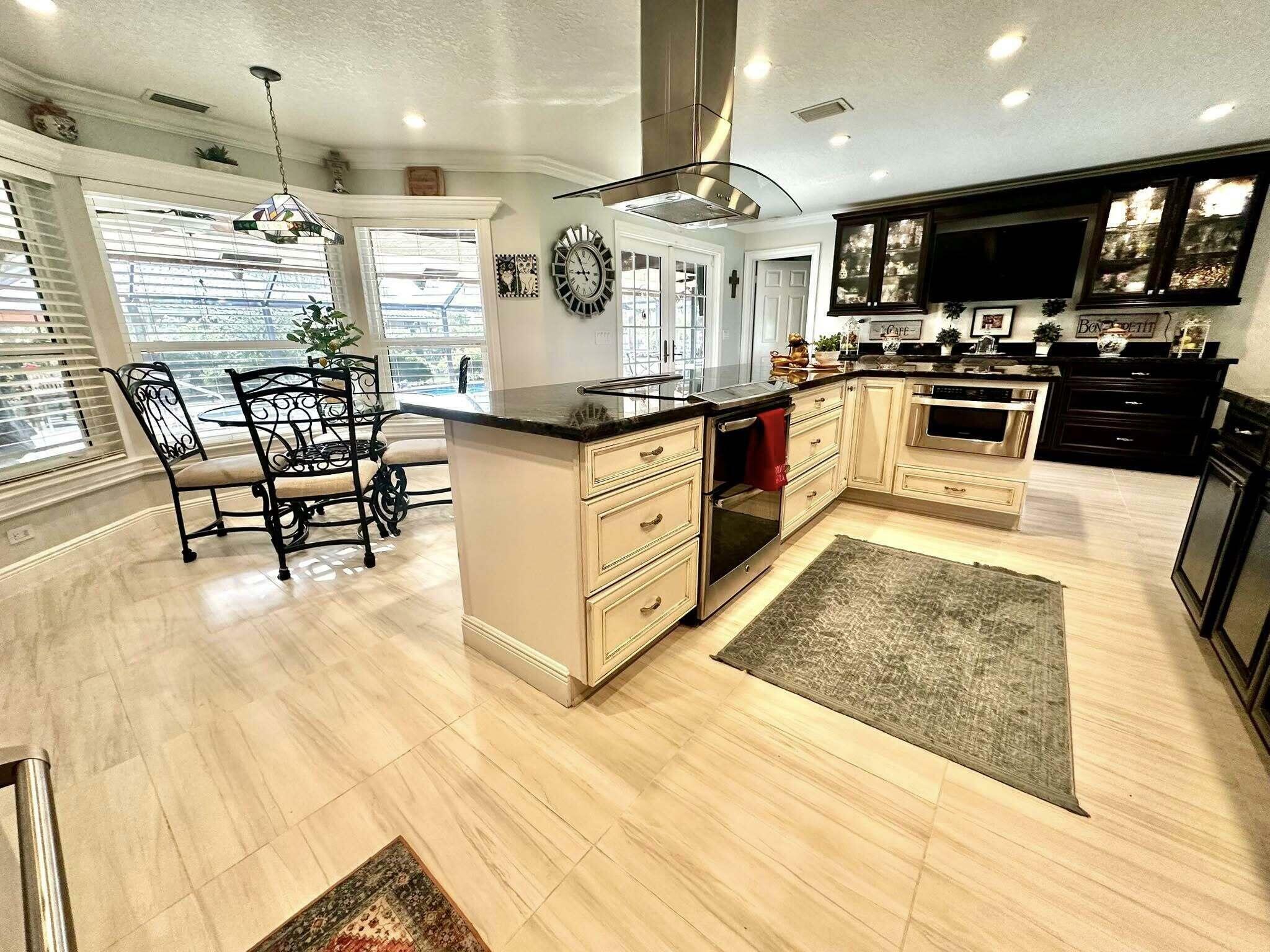 Property Photo: 1 Cuillan Circle FL 33418