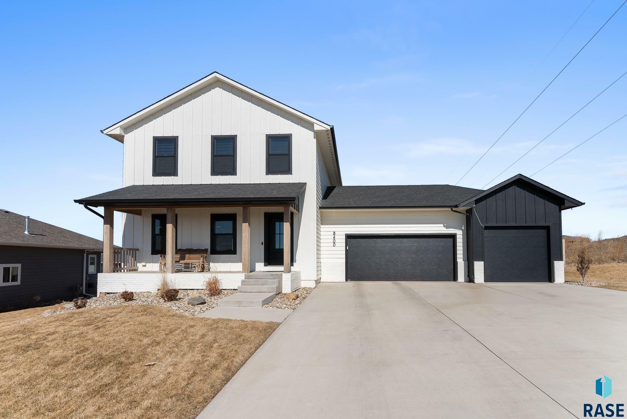 Property Photo: 8400 E Willow Leaf St SD 57110