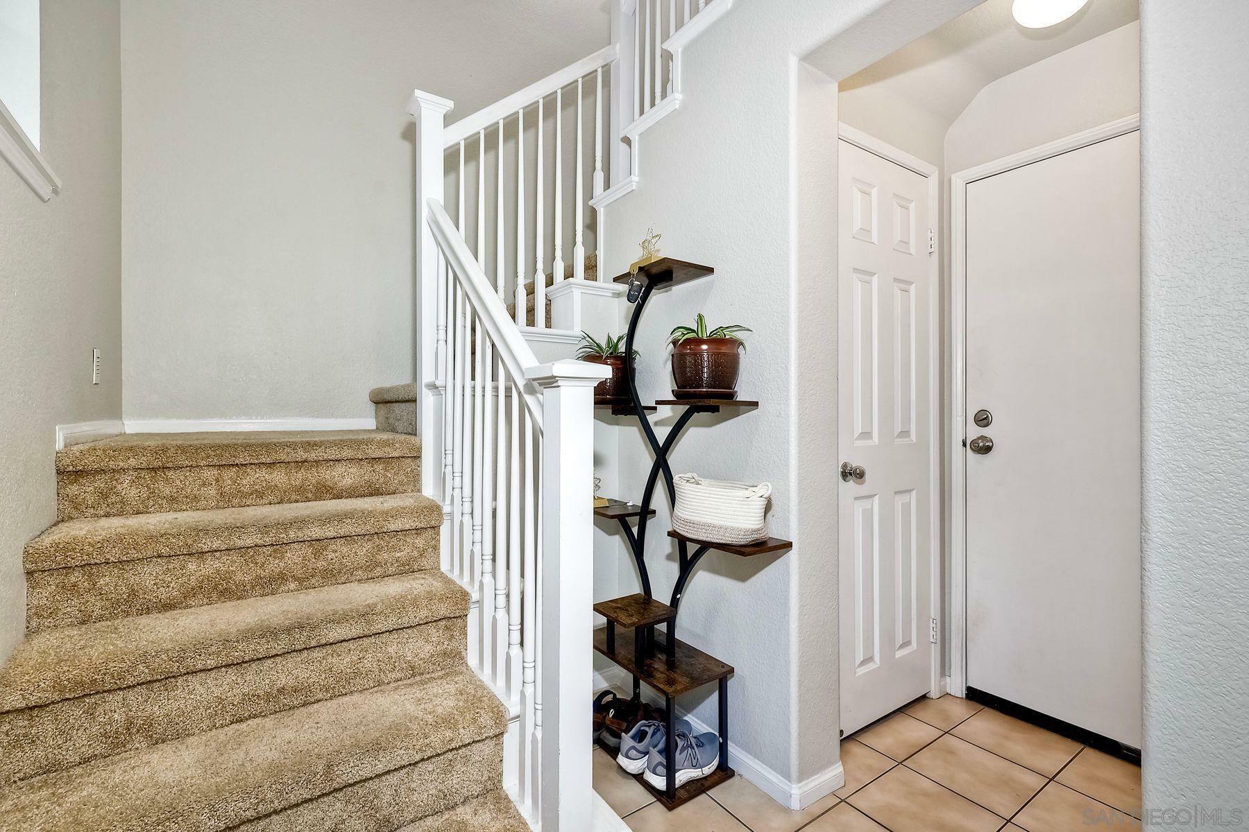 Property Photo: 2989 Escala Cir CA 92108