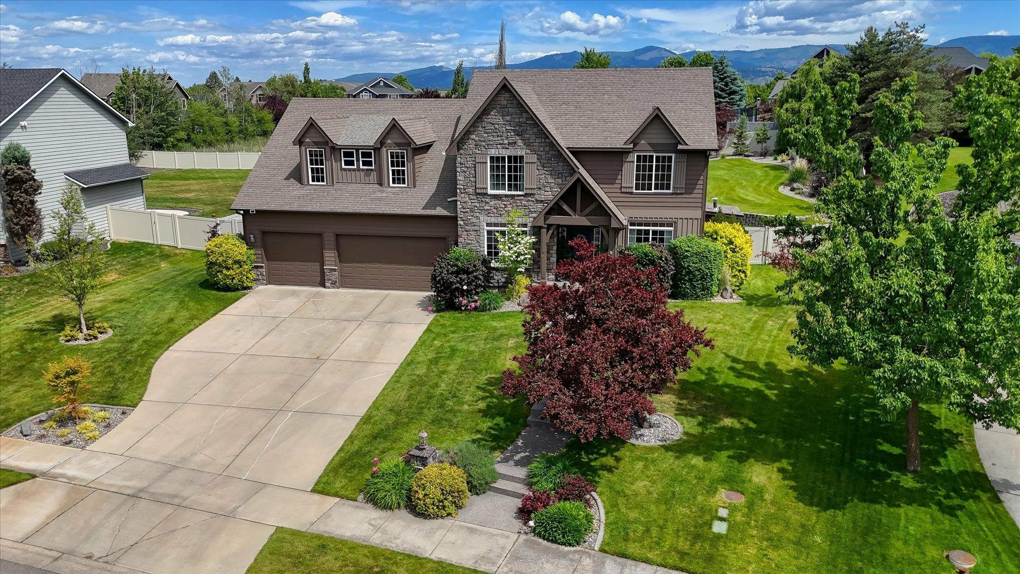 Property Photo: 2109 S Steen Rd WA 99037