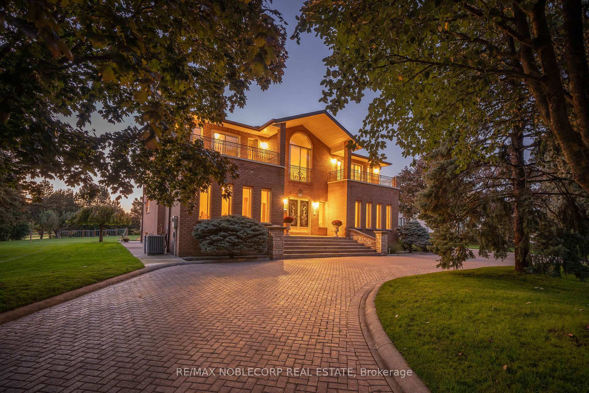 Property Photo: 72 Balding Boulevard ON L4L 3R9