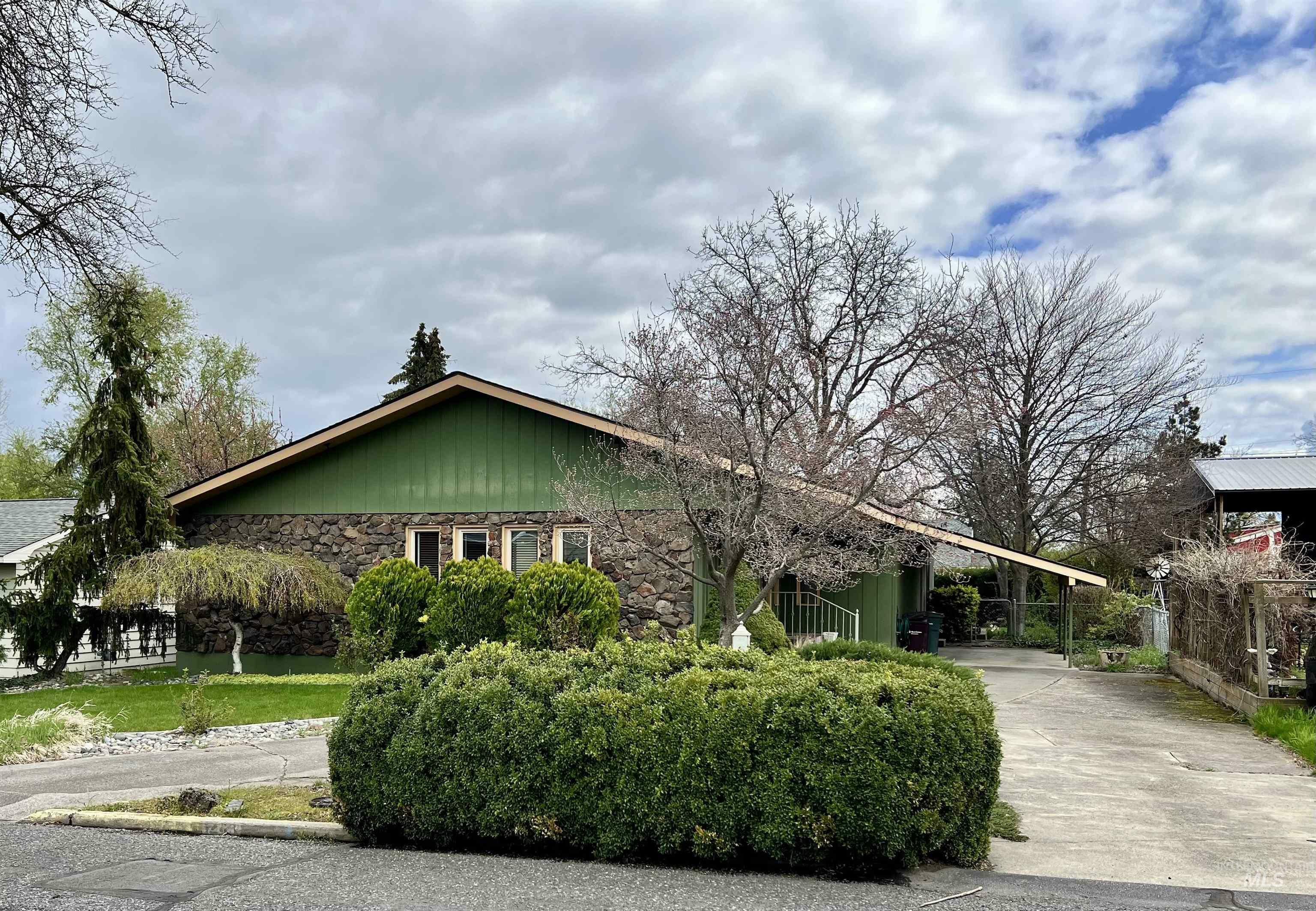 Property Photo: 1243 11th Street WA 99403