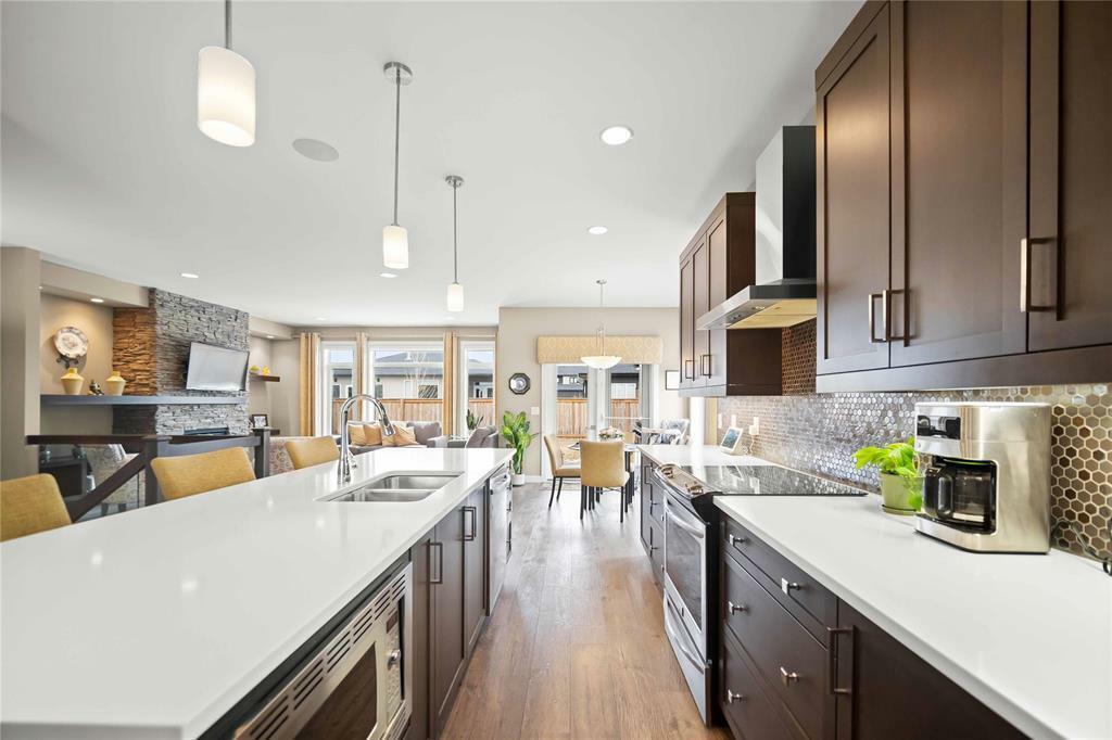Property Photo: 8 Prairie Grass Lane MB R4G 0E1