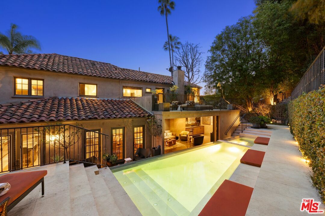 Property Photo: 3300 N Knoll Dr CA 90068