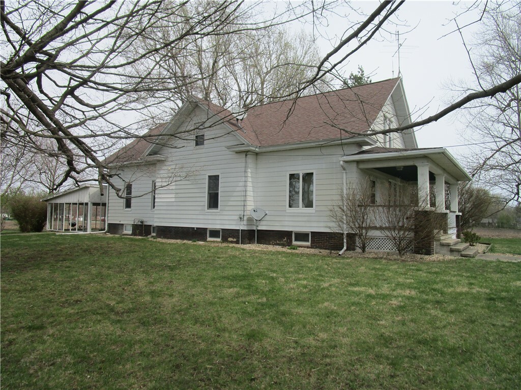Property Photo: 900 W Washington Street IL 62557