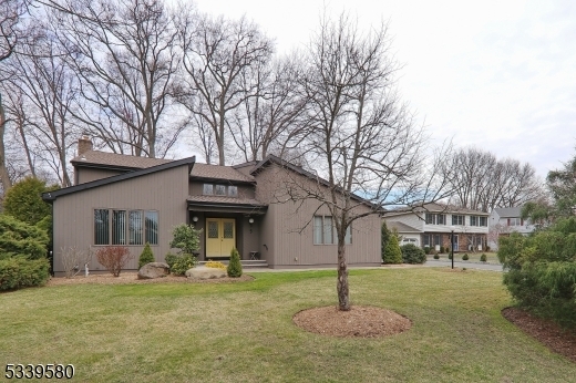 Property Photo: 5 Peach Ct NJ 07076