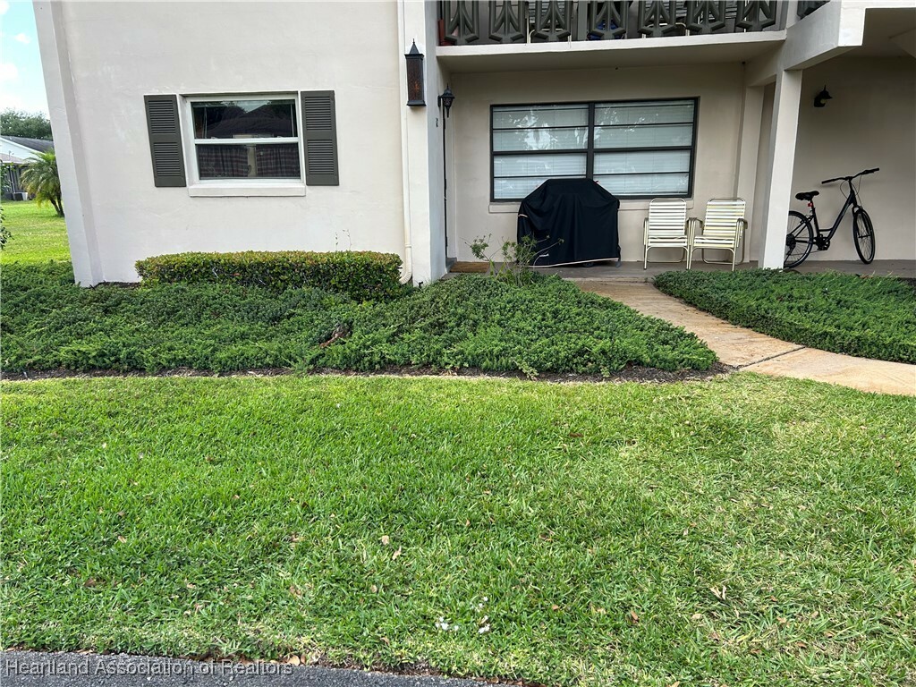 Property Photo: 112 Fairway Court FL 33852