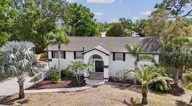 Property Photo: 1037 Jamaica Way FL 34689