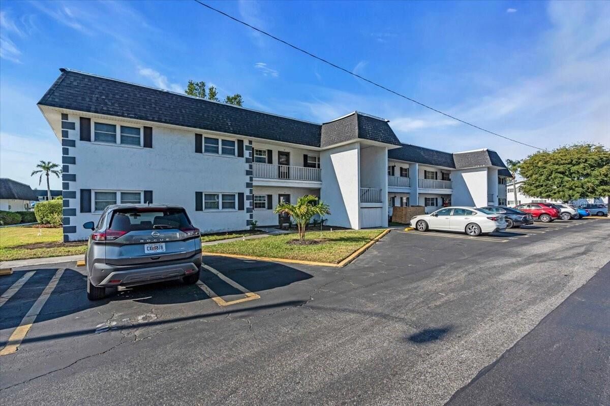 Property Photo: 204 46th Avenue Terrace W 412 FL 34207