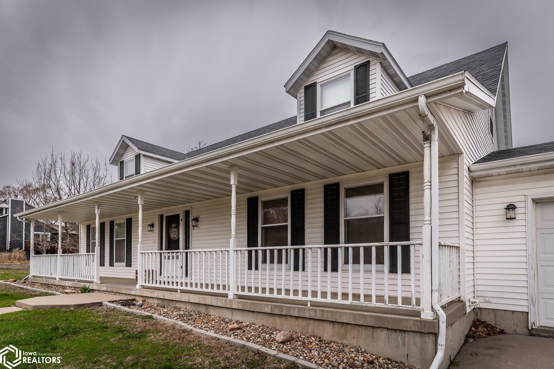 Property Photo: 1309 Emerald Drive IA 50158