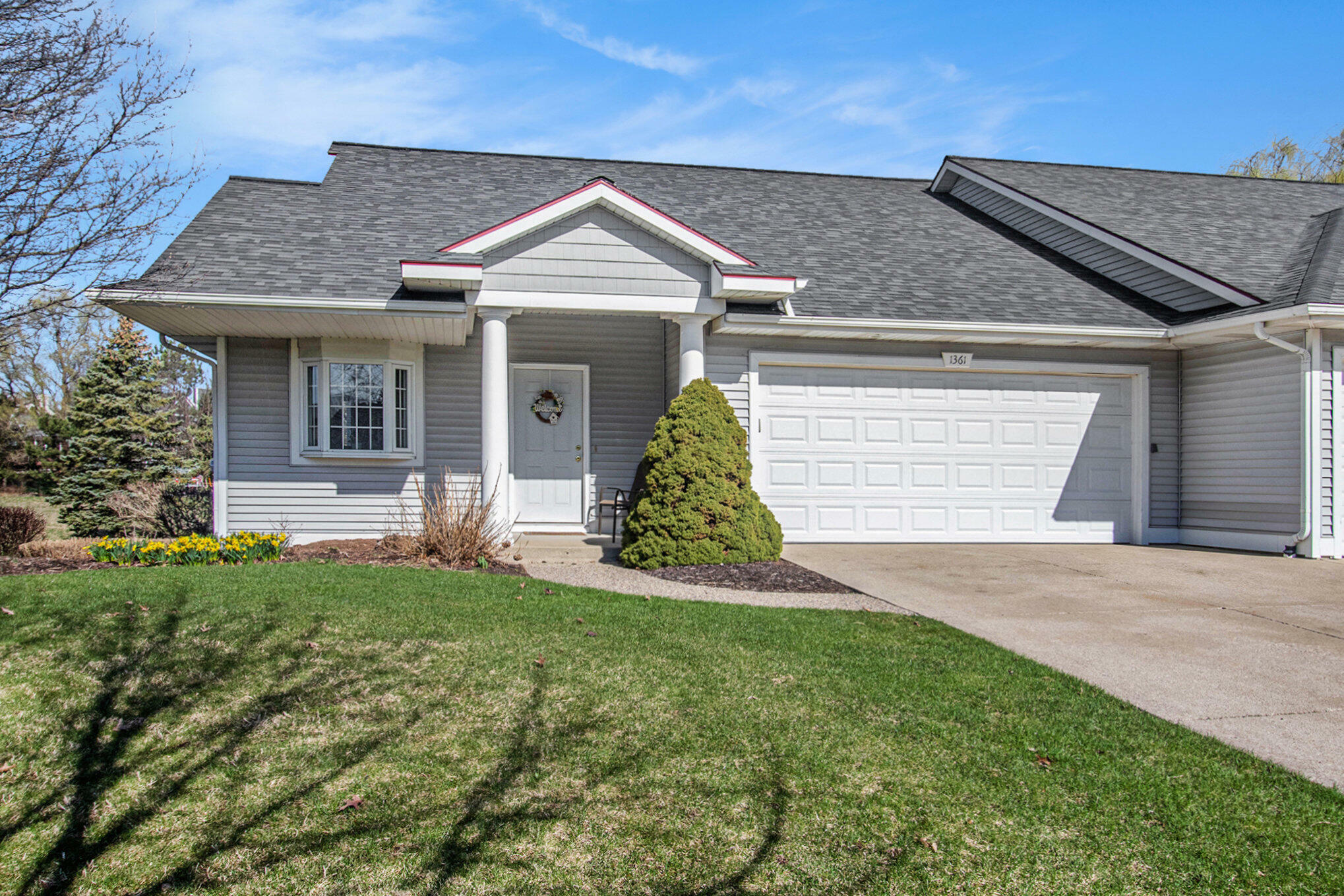 Property Photo: 1361 E Pointe Ridge MI 49423