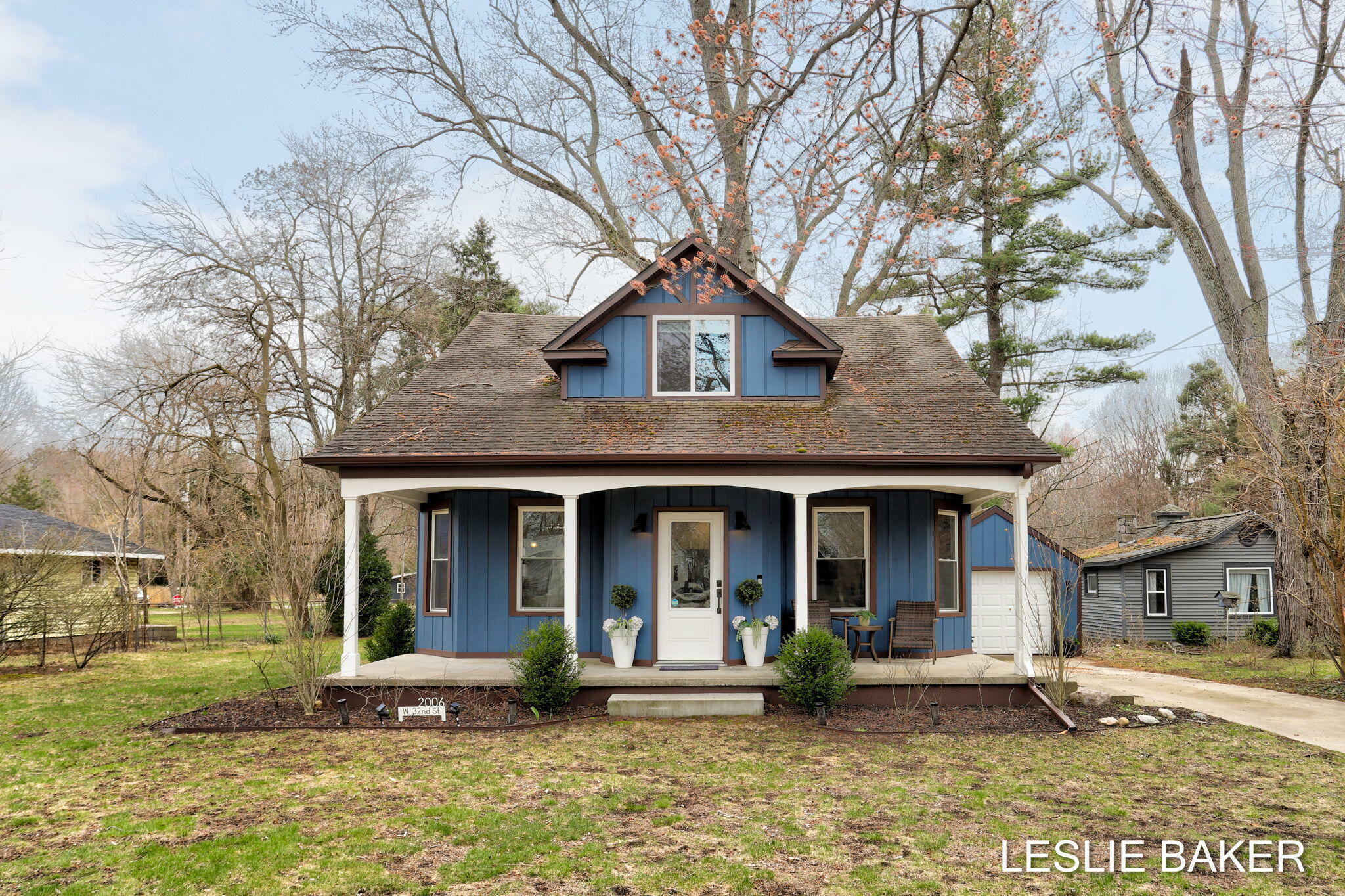 Property Photo:  2006 W 32nd Street  MI 49423 