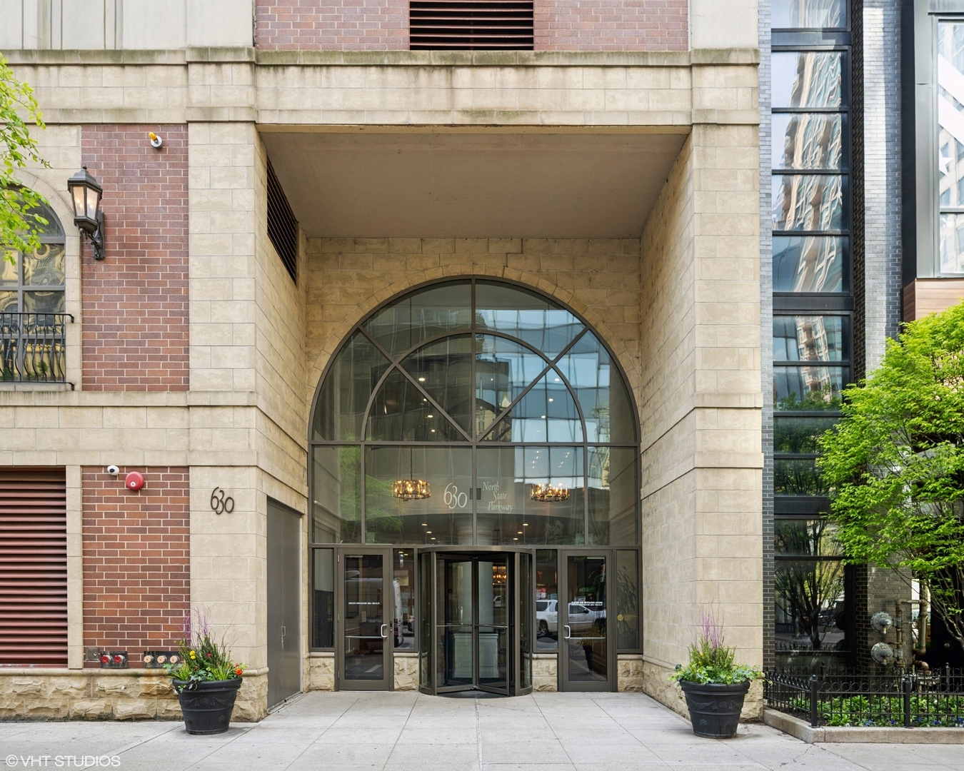 Property Photo: 630 N State Street 1406 IL 60654