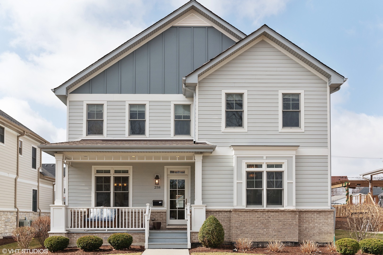 Property Photo: 258 N Maple Avenue IL 60126