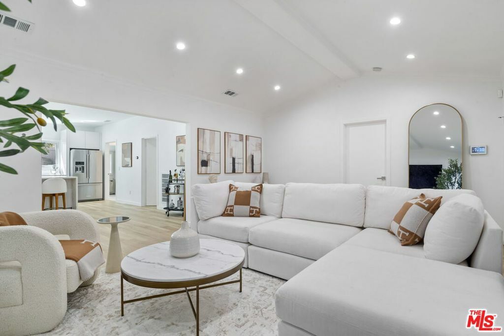 Property Photo: 8226 Fountain Avenue CA 90046