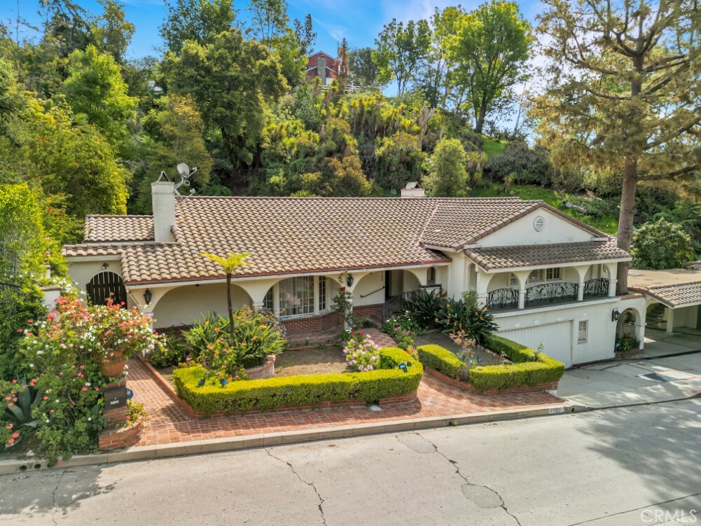 2720 Outpost Drive  Los Angeles CA 90068 photo