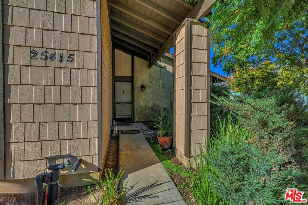 Property Photo: 25415 Via Labrada CA 91355