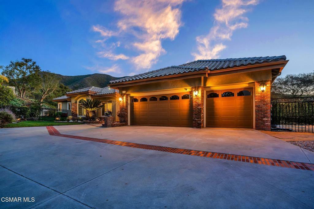 Property Photo: 1826 Crystal View Circle CA 91320