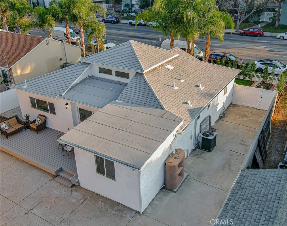 Property Photo: 22133 Victory Boulevard CA 91303