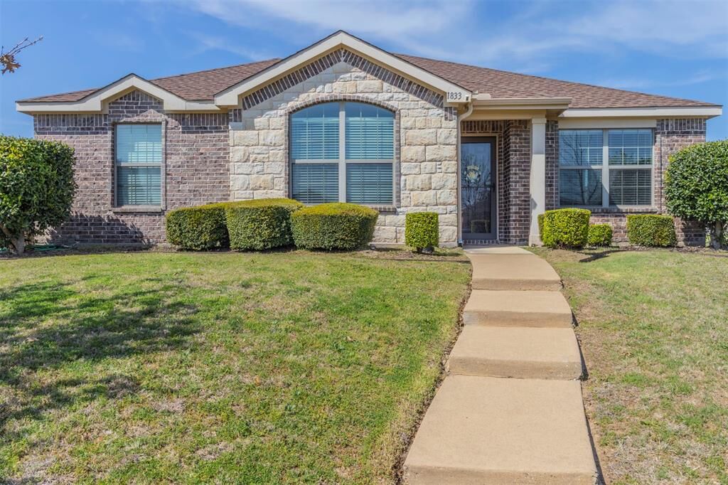 Property Photo: 1833 Reynolds Street TX 75134